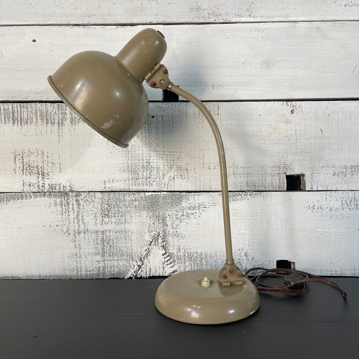 ANCIENNE LAMPE ATELIER BUREAU EN FER BLANC FONCTIONNE