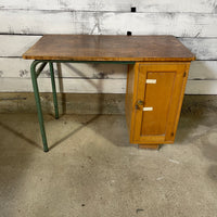 Ancien bureau en bois et acier.