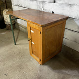 Ancien bureau en bois et acier.