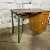 Ancien bureau en bois et acier.