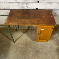 Ancien bureau en bois et acier.