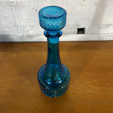 Carafe en verre bleue