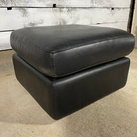 Pouf en cuir noir